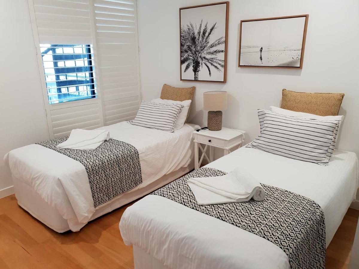 Kings Row Apartments กาเลาดรา ภายนอก รูปภาพ